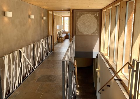 Das helle Kurzentrum ausgerichtet nach der traditionellen indischen Architekturlehre