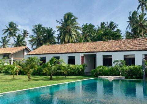 Der großzügig angelegte Garten mit Pool
