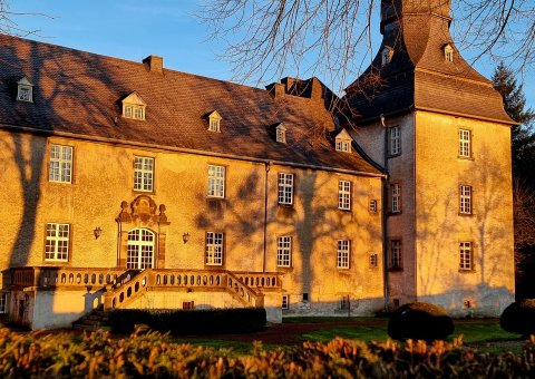 Das Schloss Melschede im Abendlicht