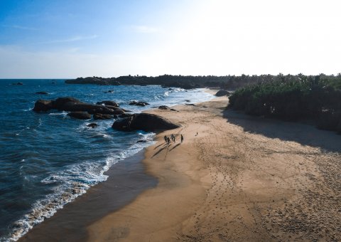 Der Kirinde Beach ist ein unberührter Strand in Sri Lanka, der für seinen atemberaubenden Ausblick bekannt ist