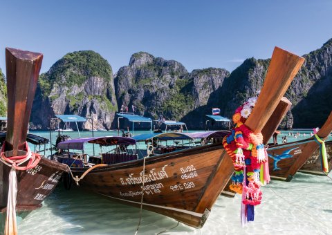 Die berühmten, traditionellen Boote Thailands