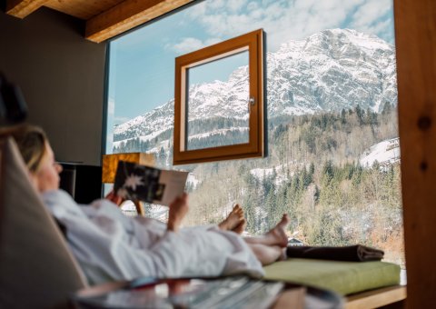 Zur Ruhe kommen umgeben von majestätischen Bergen