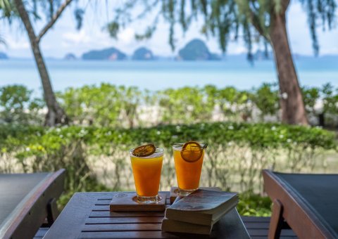 Abends im Sunset Restaurant mit Meerblick einen frischen Saft genießen
