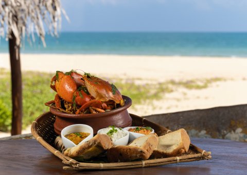 Kulinarische Köstlichkeiten mit Blick auf das Meer