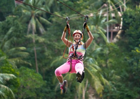 Zip-Line Tour durch den Regenwald in Thailand