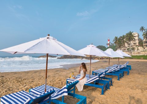 Am Lighthouse Beach mit wellenrauschen entspannen