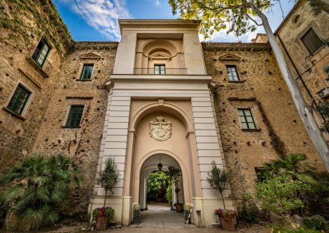 Imposanter Eingang des Palazzo Belmonte
