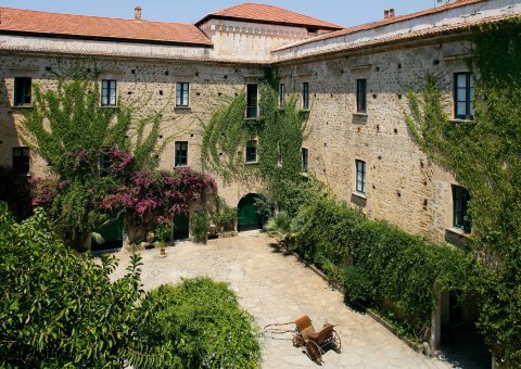 Begrünter Innenhof des Palazzo Belmonte