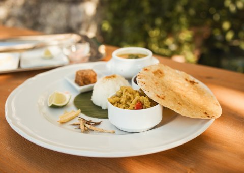 Ausgewogene Küche mit frischen Zutaten