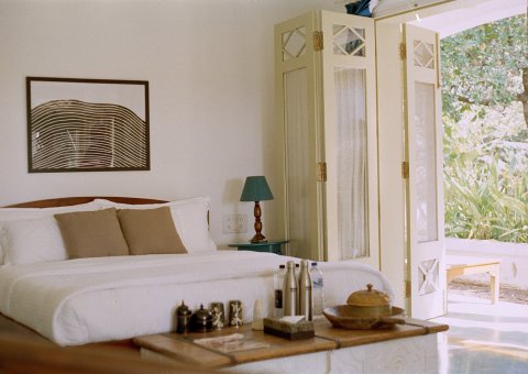 Die hellen Zimmer des Ayurveda Resorts