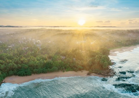 Wellenrauschen und Sonnenschein im Hiru Om