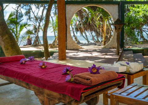 Massagen mit Wellenrauschen im Hintergrund