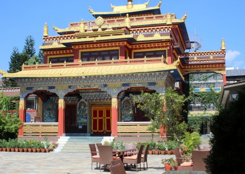 Im Kloster finden die morgendlichen Yoga-Stunden statt