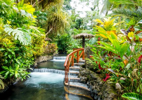 Entspannen mitten in natürlichen Termalbädern