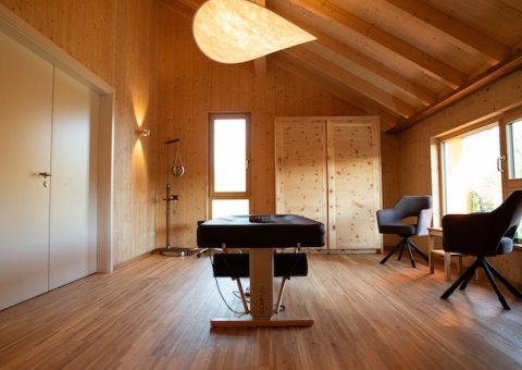 Der helle Behandlungsraum