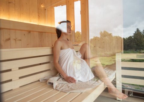 Der großzügige Sauna-Bereich lädt zum entspannen ein