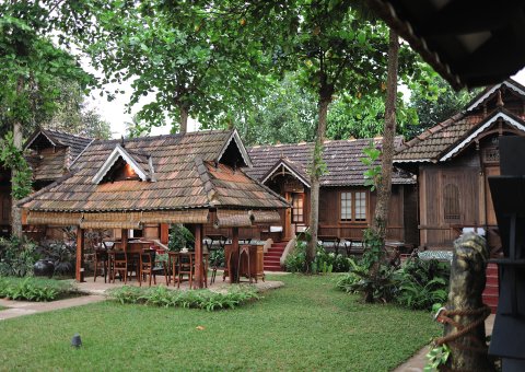 Traditionelle Architektur des Anaamaya Ayurveda Resorts