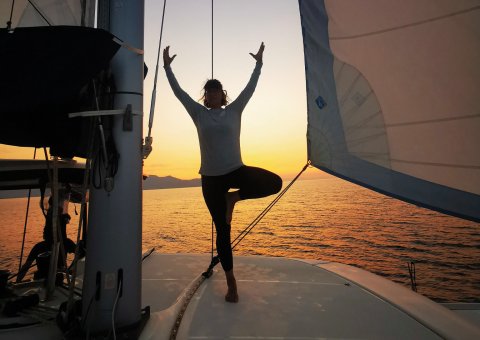 In den Sonnenuntergang segeln