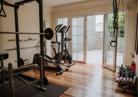 Der kleine aber gut ausgestattete Fitnessraum