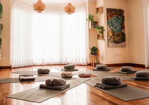 Zur Ruhe kommen und Kraft finden beim Yoga