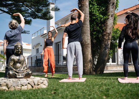 Qi Gong üben im Garten