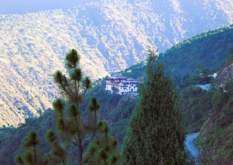 Blick auf Trashigang Dzong