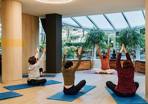 Begleitend zur Ayurveda Kur Yoga üben