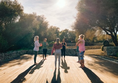 Yogis auf der Plattform