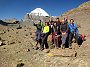 Die Kailash-Reisegruppe rund um Reiseleiter Roman Mueller 
