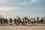 Gemeinsame Yoga-Praxis mit Blick in die weite Wüste