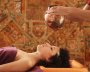 Der Stirnguss ist meist ein Bestandteil einer Ayurveda Kur